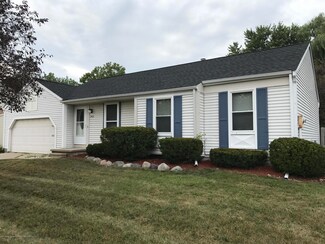 2421 E Provincial House Dr, Lansing, MI 48910