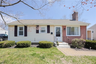 35 Maplecrest Dr, Pawtucket, RI 02861