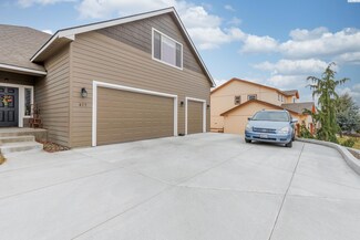 477 Charbonneau Dr, Richland, WA 99352