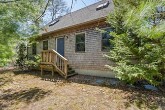 249 County Rd, Oak Bluffs, MA 02557