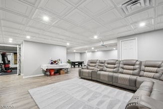 179 Sunshine Dr, Piscataway, NJ 08854