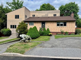 7 Oak St, Elmsford, NY 10523