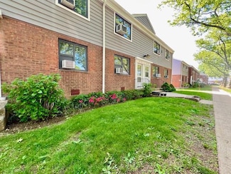 67-22 218th St Unit 1, Oakland Gardens, NY 11364