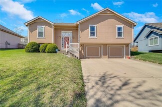 7716 N Myrtle Ave, Kansas City, MO 64119
