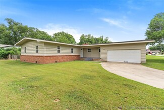 801 SE 11th St, Pryor, OK 74361