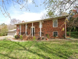 1145 Beagle Ln, Charlotte, NC 28216