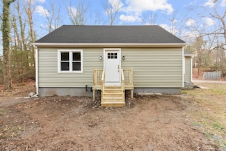 117 W Chippen Hill Rd, Burlington, CT 06013