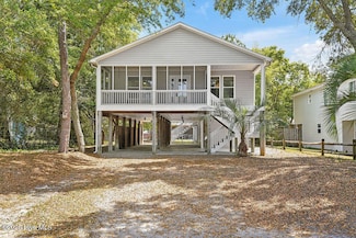 120 NE 27th St, Oak Island, NC 28465