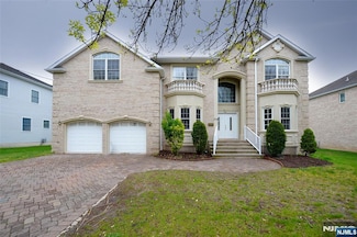278 Idaho St, Paramus, NJ 07652