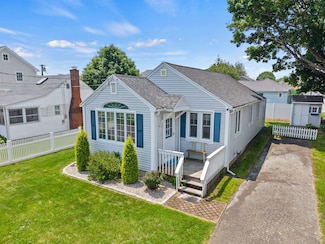 41 Gorton Ave, Old Lyme, CT 06371