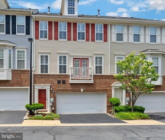 8136 Harper Valley Ln Unit 30, Falls Church, VA 22042