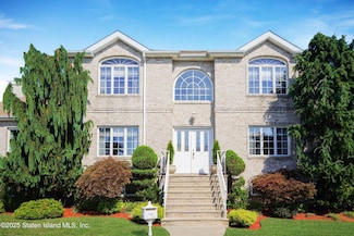 7 Trent St, Staten Island, NY 10308