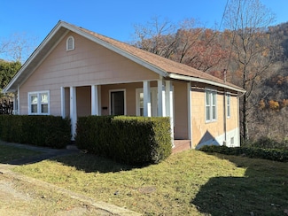 14 Thomas St, Gauley Bridge, WV 25085