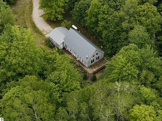 7434 Betsie River Ct, Benzonia, MI 49616