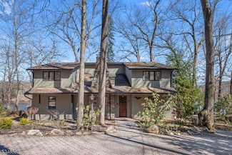 60 W Shore Dr, Bloomingdale, NJ 07403