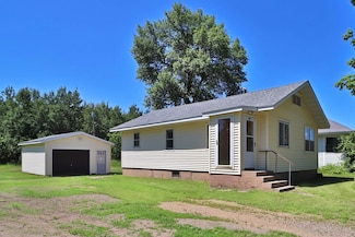 307 Long Prairie Rd SW, Staples, MN 56479