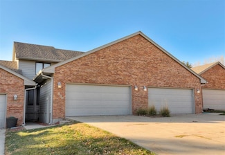 702 58th St, West Des Moines, IA 50266