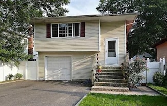 40 4th St Unit 2nd fl, Ronkonkoma, NY 11779