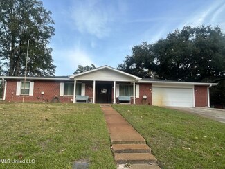 1700 Seacliffe Dr, Gautier, MS 39553