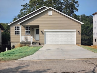 10111 Niblic Dr, Overland, MO 63114
