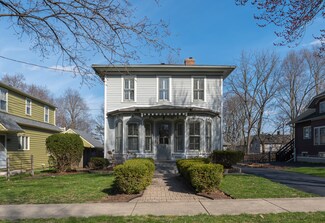 121 N 2nd St, Geneva, IL 60134