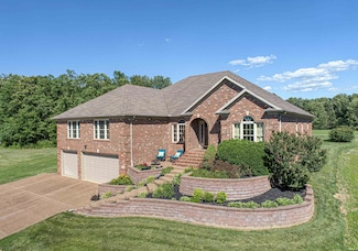 94 Quail Crossing Dr, Boonville, IN 47601