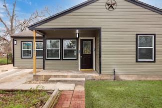 617 Lorrain St, Angleton, TX 77515