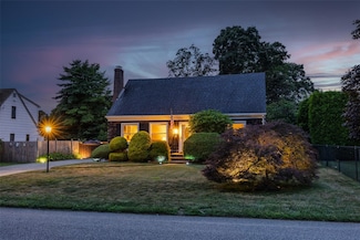 124 Rollstone Ave, West Sayville, NY 11796