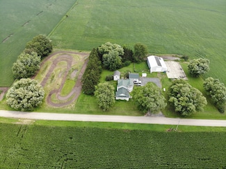 2144 Swarts Rd, Dixon, IL 61021