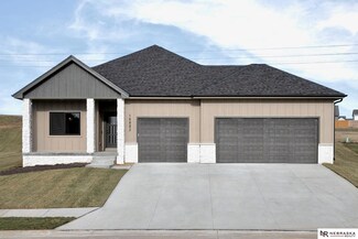 15704 Laurel St, Omaha, NE 68116