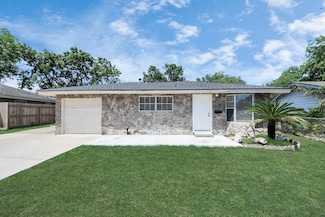 2811 Wentworth Ln, Pasadena, TX 77506