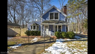 33 Canterbury Rd, Ringwood, NJ 07456