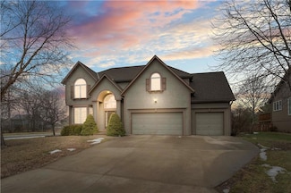 5717 NE Maybrook Rd, Lees Summit, MO 64064