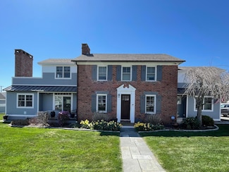 27 Brightwater Rd, Old Lyme, CT 06371