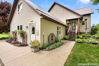 7253 Skeels Rd, Holton, MI 49425