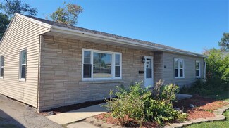 202 6th Ave, Hiawatha, IA 52233