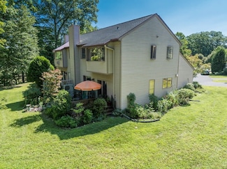 608 Fairway Village, Leeds, MA 01053