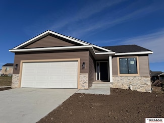 4306 Woodside Village Dr, Lincoln, NE 68528