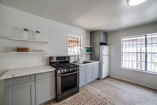 2114 S Trinity St, San Antonio, TX 78207