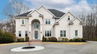24 Wildewood Dr, Lynnfield, MA 01940