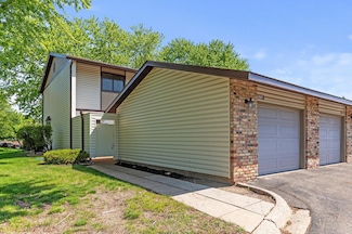 13501 Heather Hills Dr, Burnsville, MN 55337