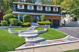 73 Reed Dr, Roslyn, NY 11576