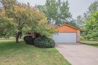 724 Meadowbrook Cir, Moberly, MO 65270