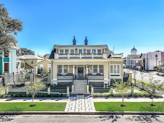 1227 Ball St, Galveston, TX 77550