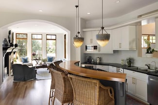 745 Rice St E, Wayzata, MN 55391