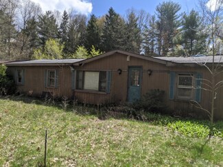 8490 N Division Ave, Sparta, MI 49345