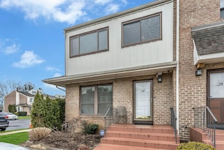 30 Vanderbilt Way, Valley Stream, NY 11581
