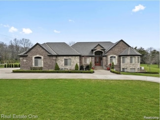3960 Harvest Creek Ct, Rochester, MI 48306