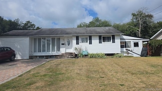 49 Winston Dr, Brentwood, NY 11717