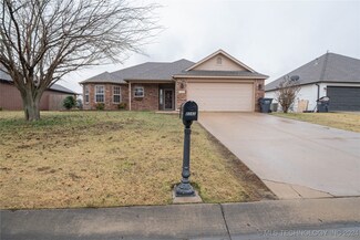 8042 Dunnwood Rd, Claremore, OK 74019